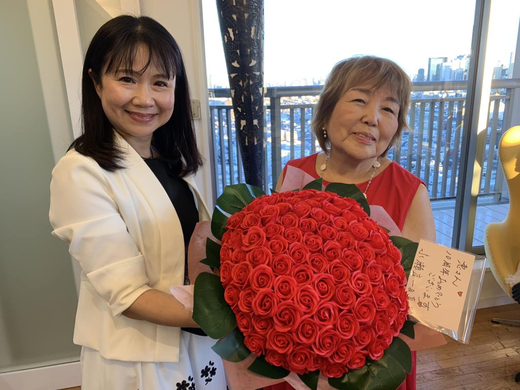 おせっかい協会10周年を記念して100本のバラ！永瀬直子さんと高橋恵さん