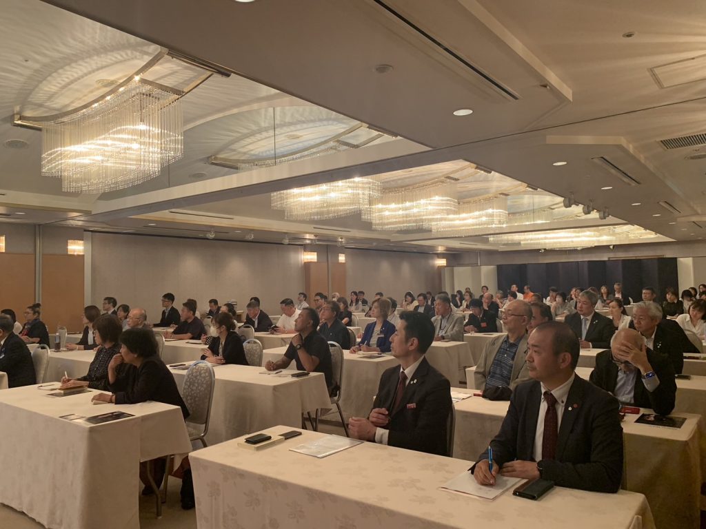 心の支えになった言葉「天知る　地知る　我知る」新札幌にて高橋恵幸縁会　前列右2番目　主催　高橋一彦会長（札幌厚別倫理法人会）