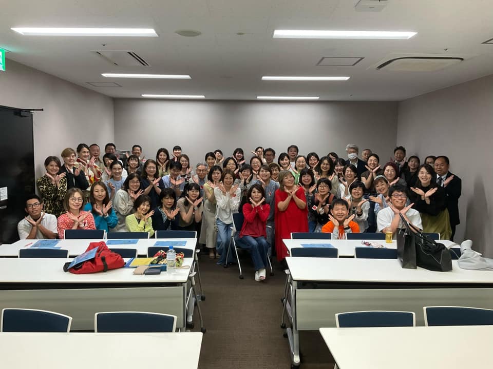 高橋恵講演会IN名古屋に集まっていただいた皆様との集合写真